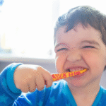 Comment apprendre à votre enfant à se brosser les dents